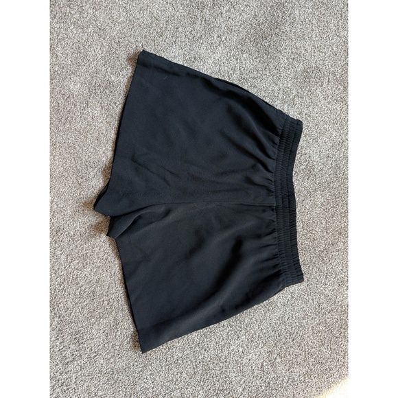 Aritzia Babaton Black Pull-On Shorts - Picture 2 of 4